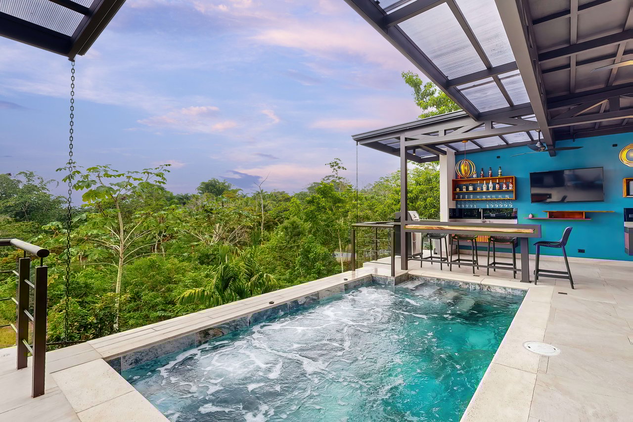 Casa Palma, Brand New Luxury 3 bedroom, 4 bathroom home with Amazing Sunset View in Quepos