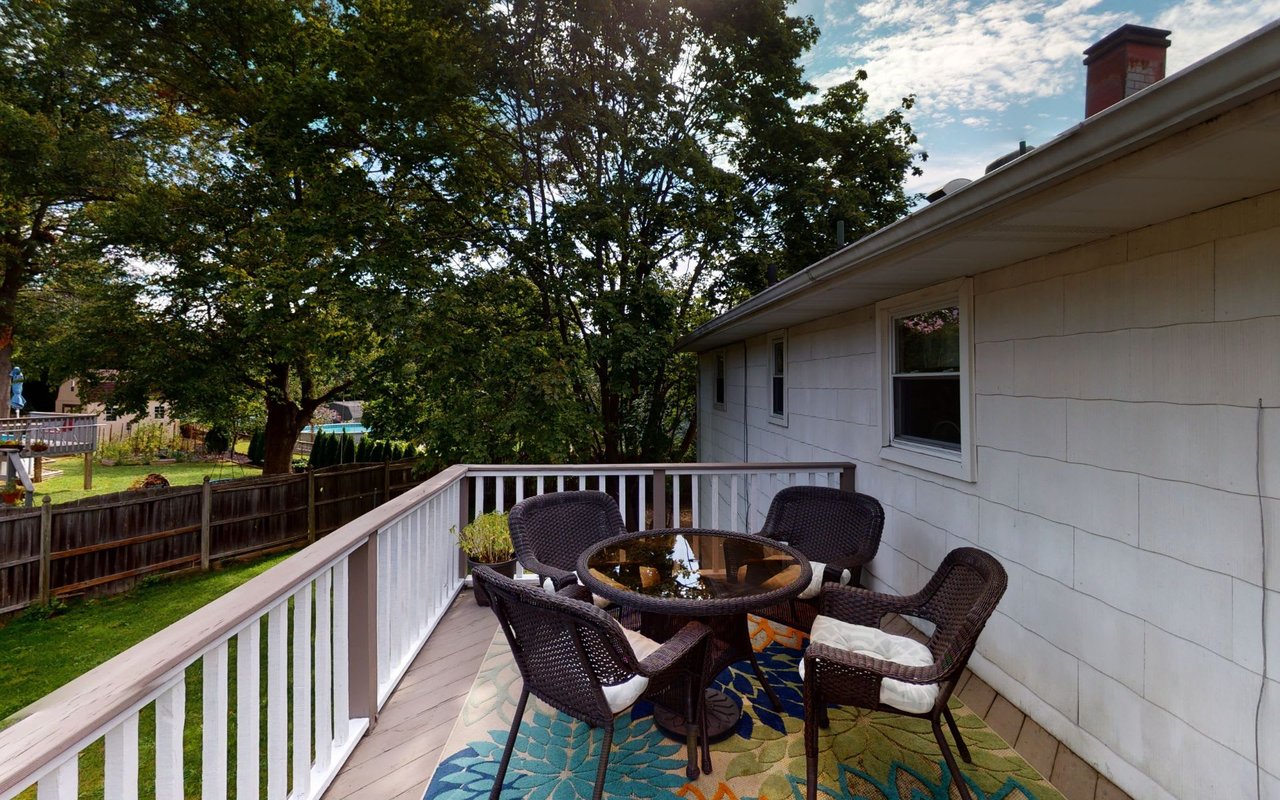 8 LANGMOORE DR