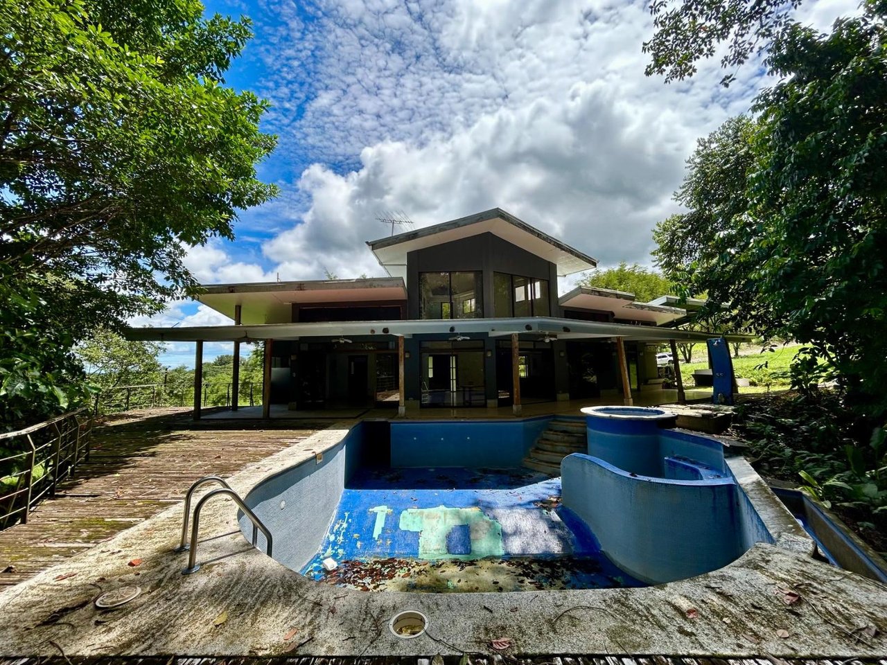 Tropical Forest Fixer Upper, Osa, Puntarenas