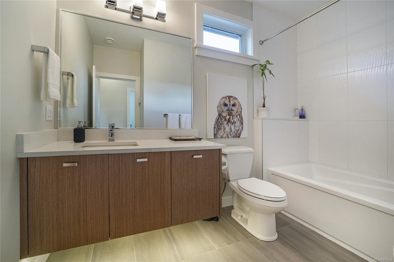 2187 Deerbrush Cres