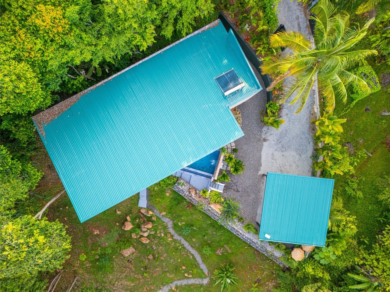 Modern Tropical Infinity Pool Home, Dominical, Puntarenas