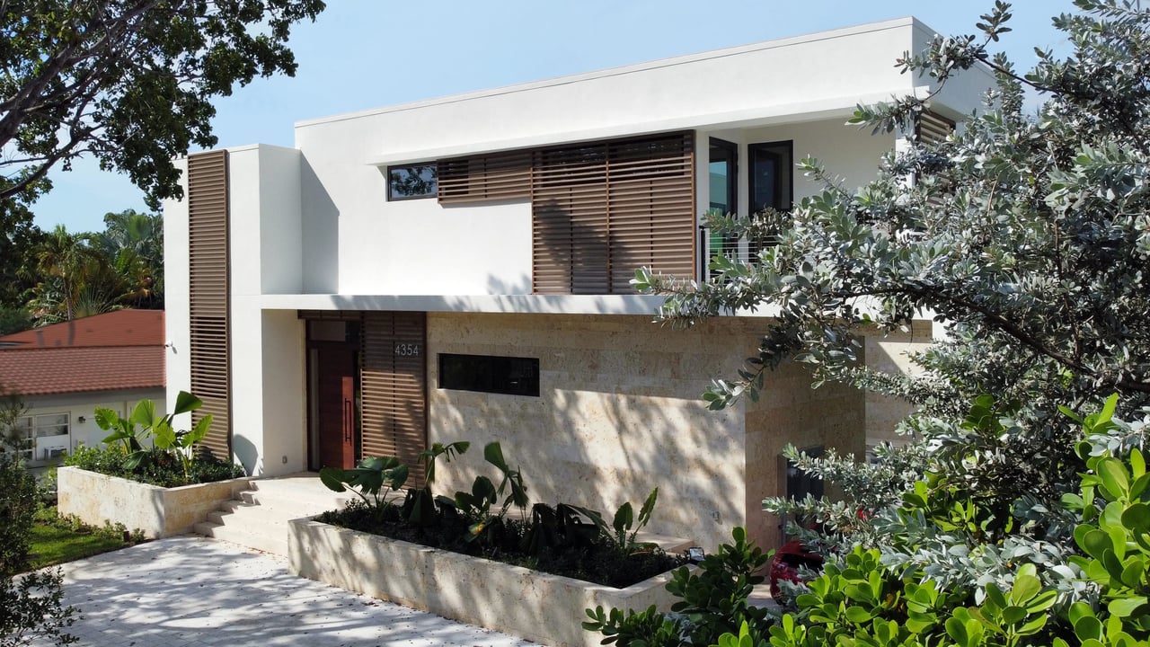 JO/GA Homes has commenced sales for La Corte, an opulent, self-sufficient residence boasting LEED Platinum certification. The home features a state-of-the-art photovoltaic solar setup and Tesla batteries, ensuring sustainable energy usage. (Posted March 2024)