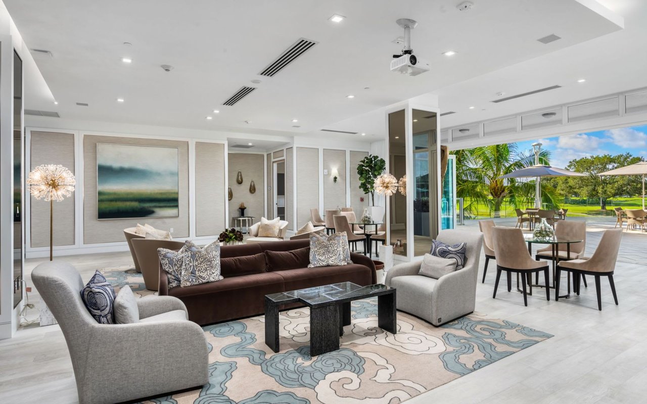 Akoya, Boca West