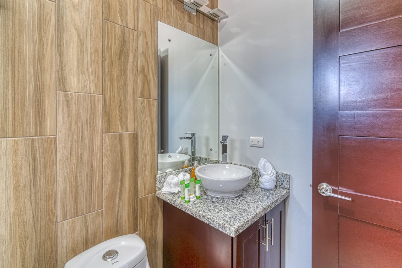 3 BEDROOM MODERN HOME WITH POOL WALKING DISTANCE TO EVERYTHING IN UVITA