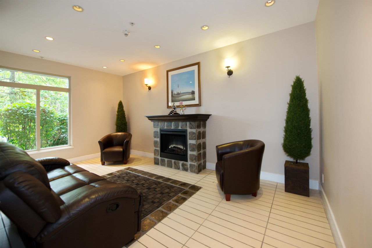 206-15385 101a Avenue, Surrey