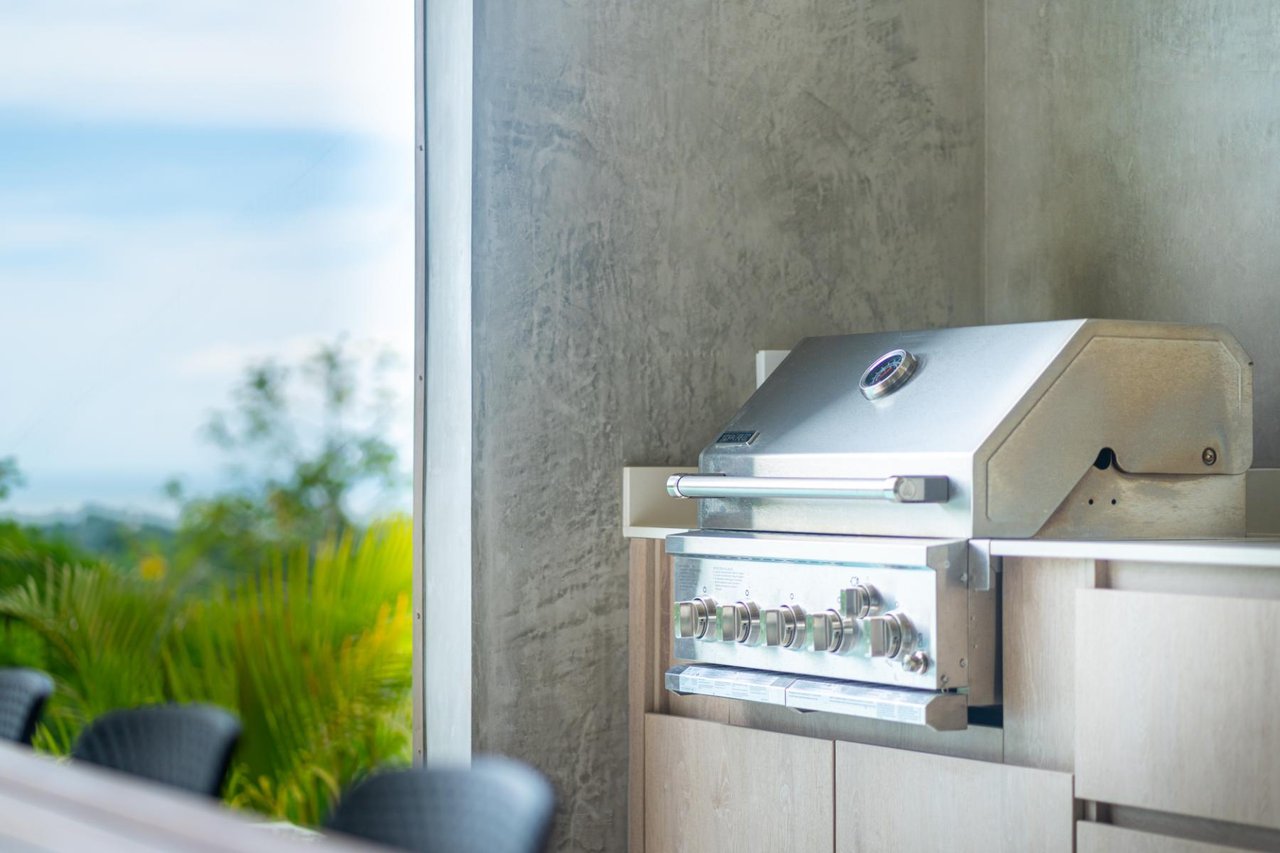 Solar Powered Ocean View Residence, Ojochal, Puntarenas