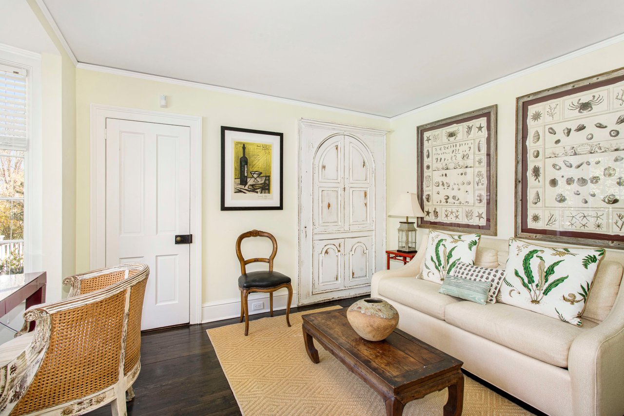 COLONIAL IN PRIME LOCATION