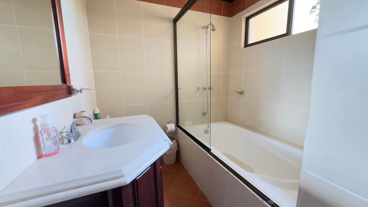 Colonial Residence With Jacuzzi, Curridabat, San Jose