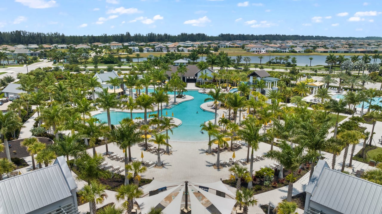 New Construction vs. Resale Homes in Loxahatchee: A Comprehensive Guide