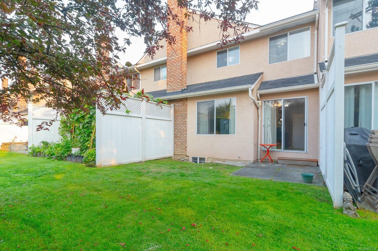 7-1550 North Dairy Rd, Saanich