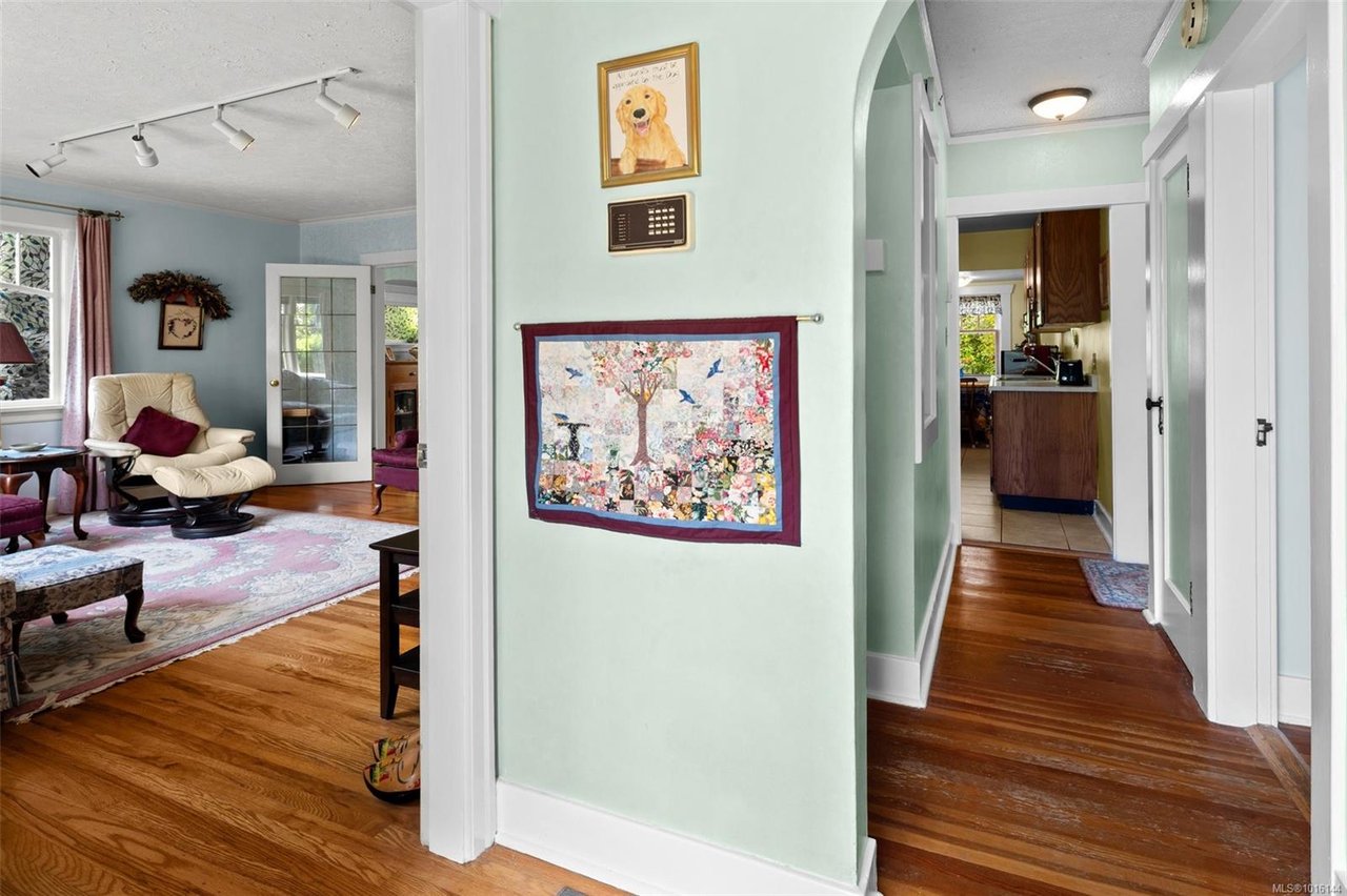 1924 Forrester St, Saanich