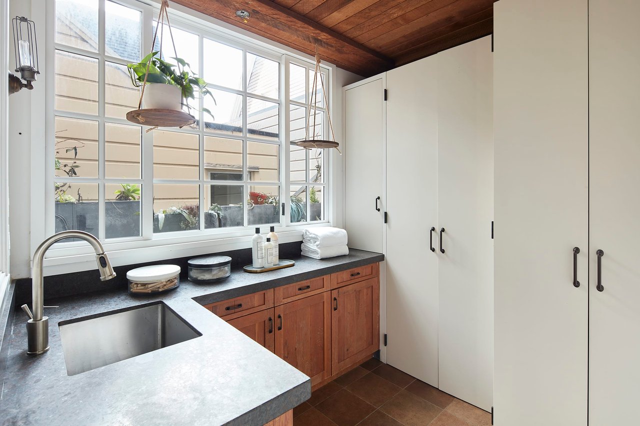 2300 Divisadero Street