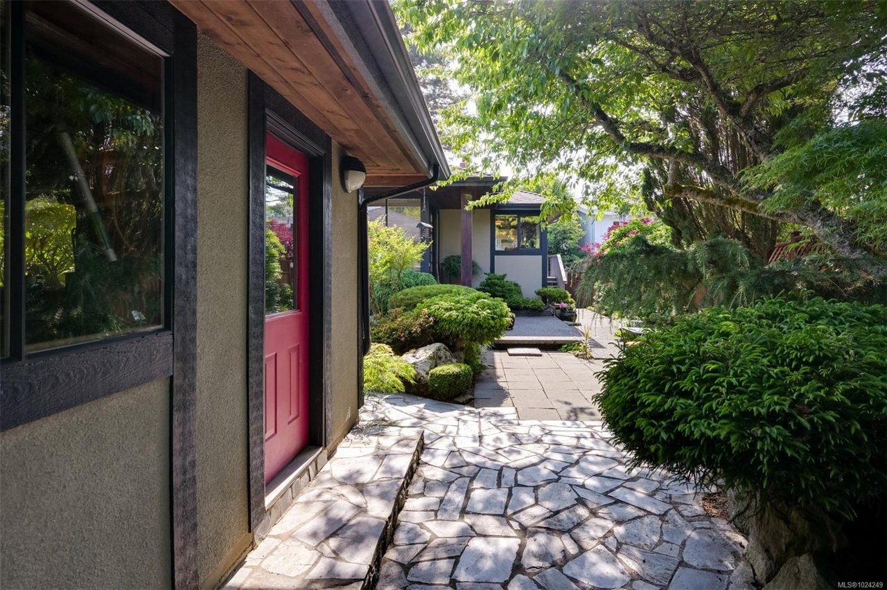 5299 Parker Ave