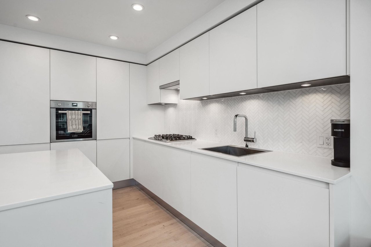 2006-3809 Evergreen Pl