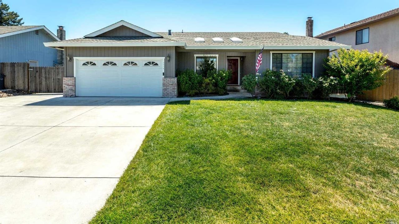 2234 Aaron Ct