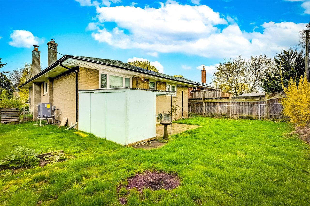 240 Chine Dr