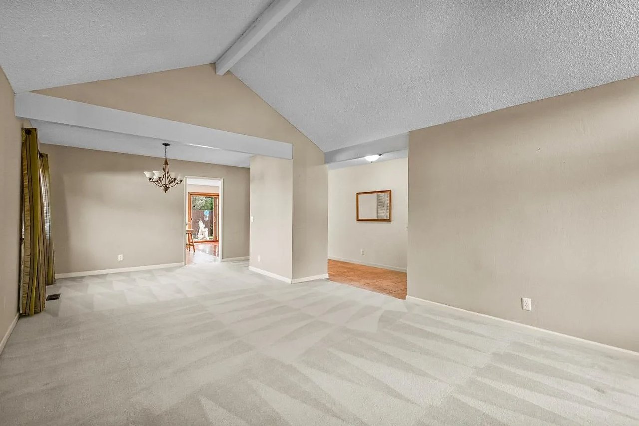 4618 Del Valle Pkwy