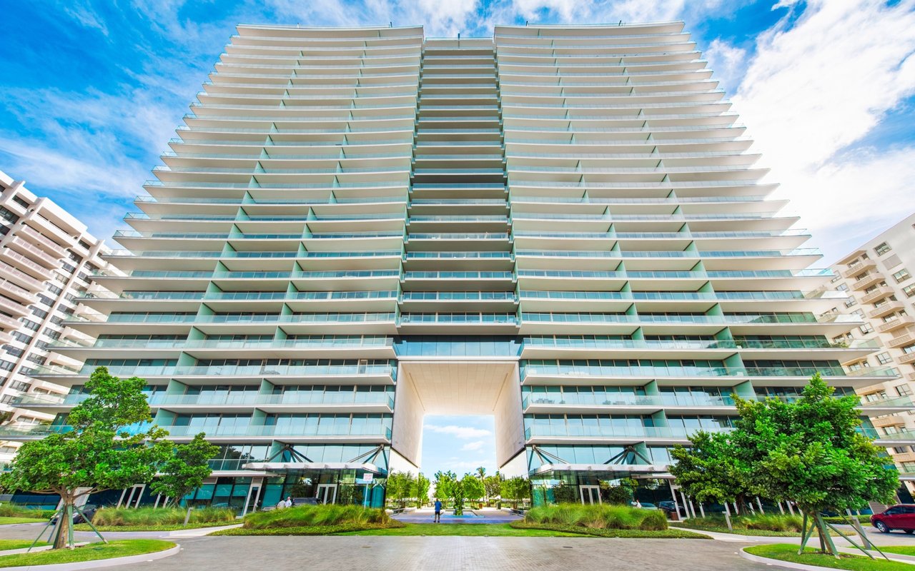 10203 Collins Ave, #1501