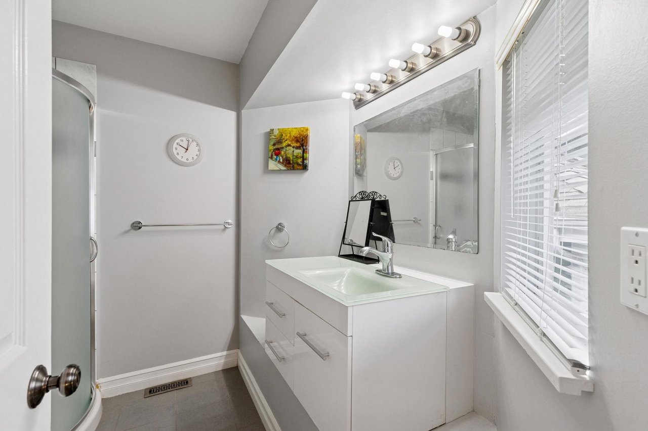 39-1140 Falcon Dr