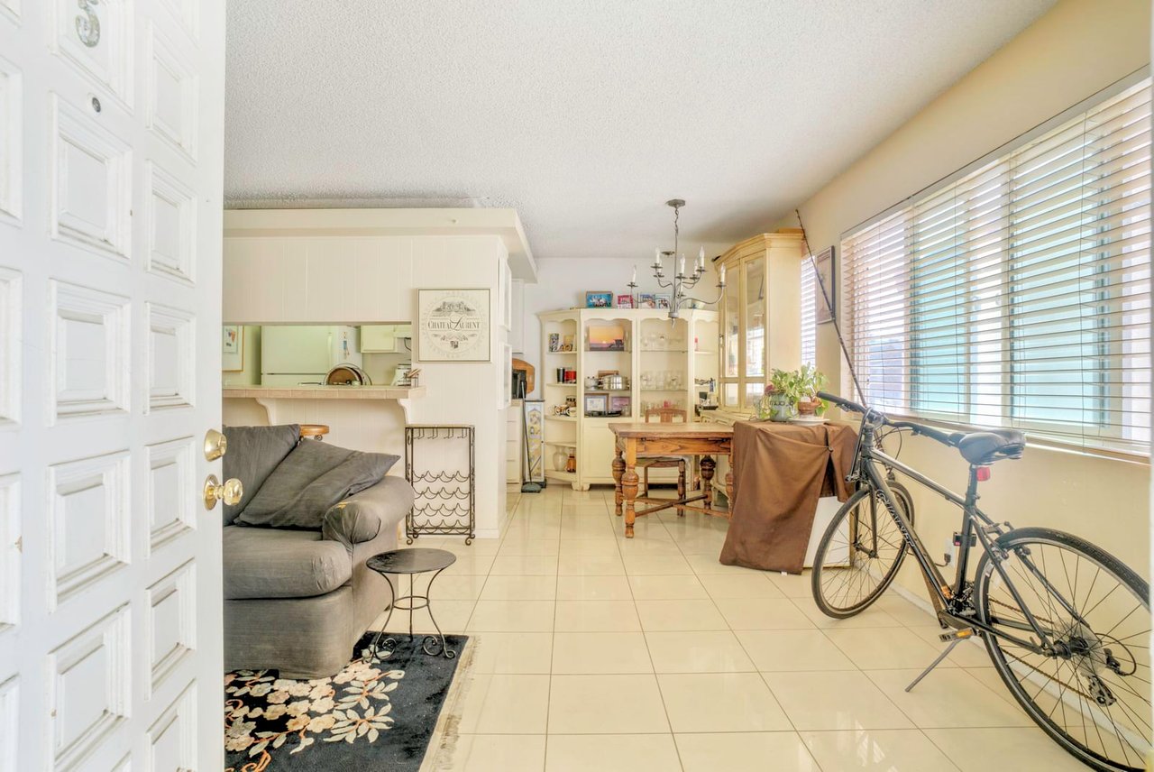 72 The Strand Unit: 5