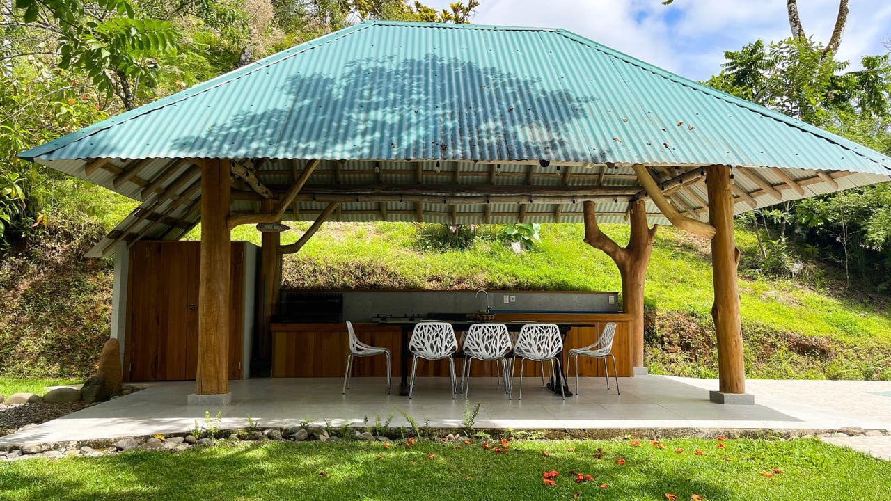 Captivating Estate with Stunning Views in Ojochal