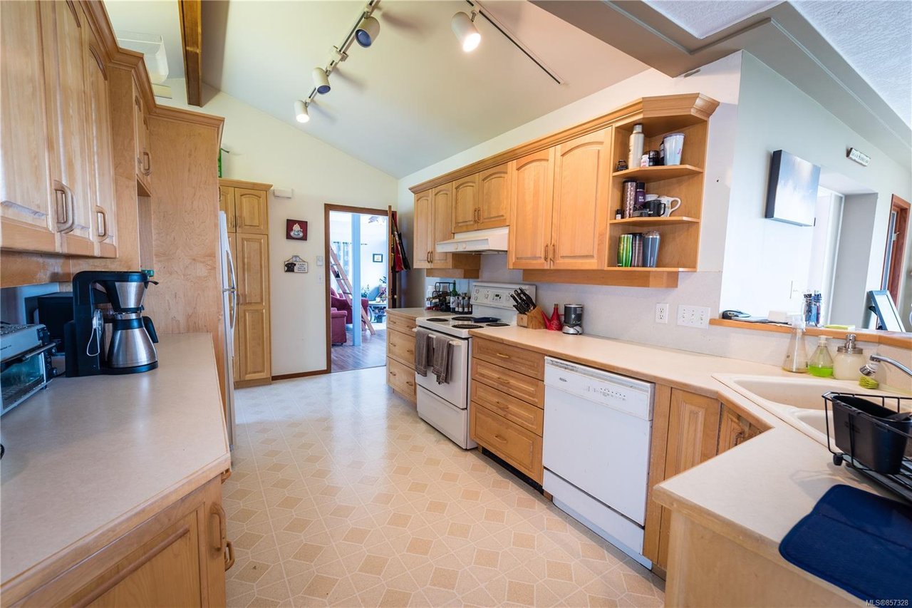7081 Central Saanich Rd