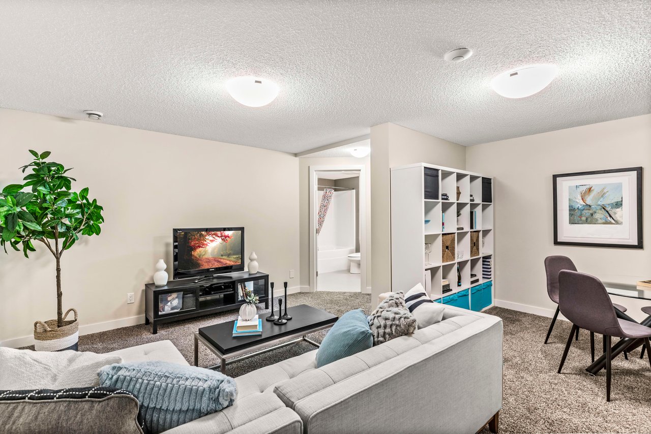 208 Mahogany Bay SE