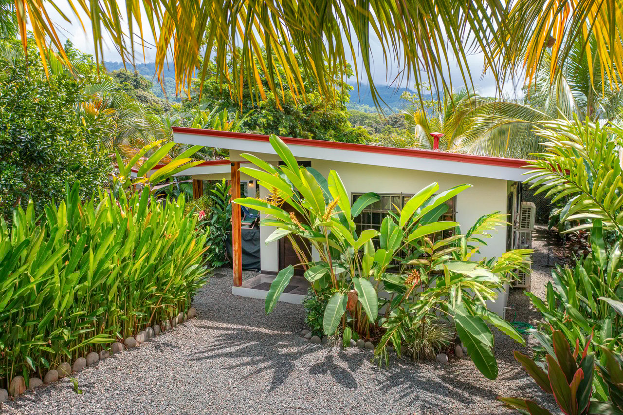 Uvita Garden Villa and Casita, 4 Bedrooms Total, Walking Distance To All