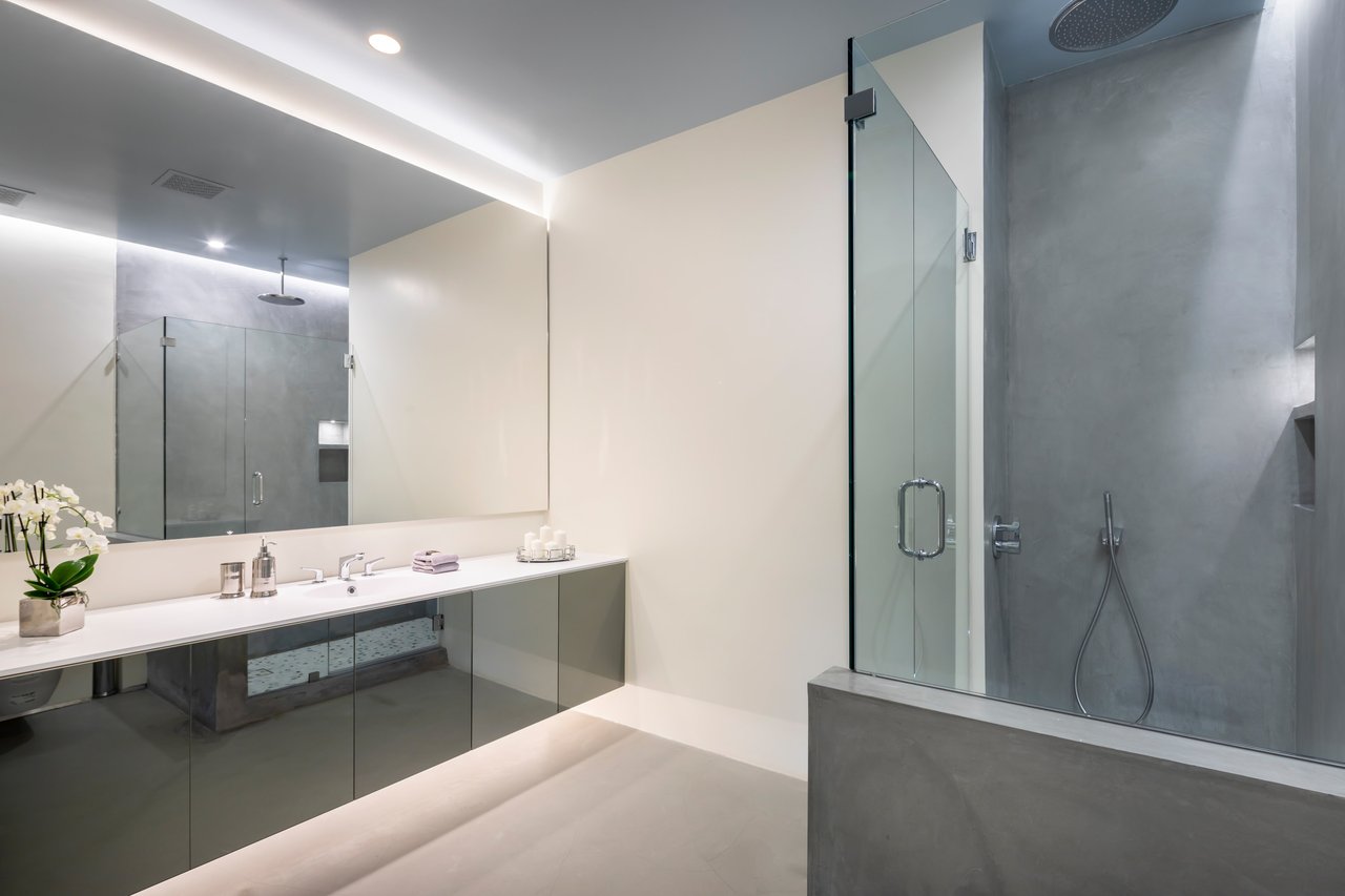 Ritz-Carlton Penthouse 2401