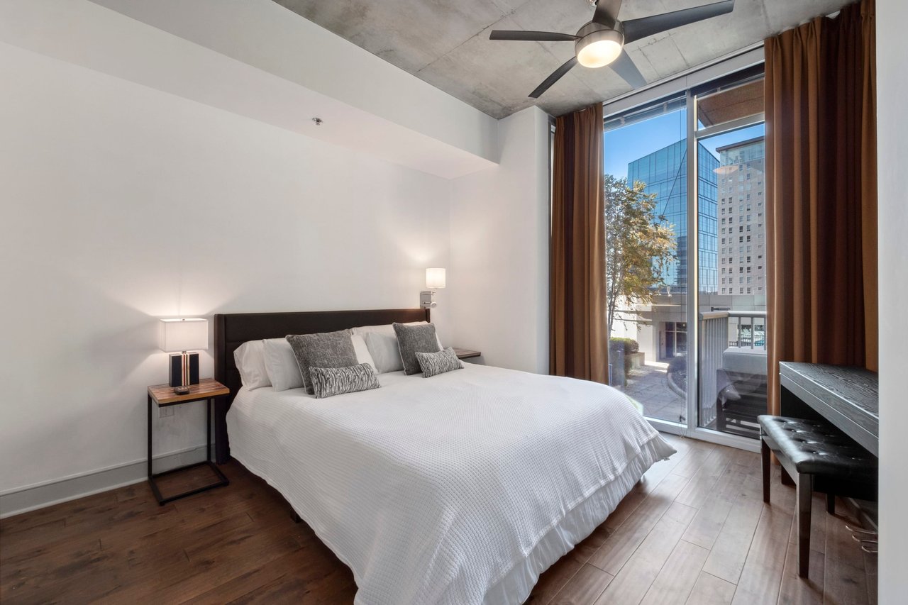 950 W Peachtree Street NW Unit: 701