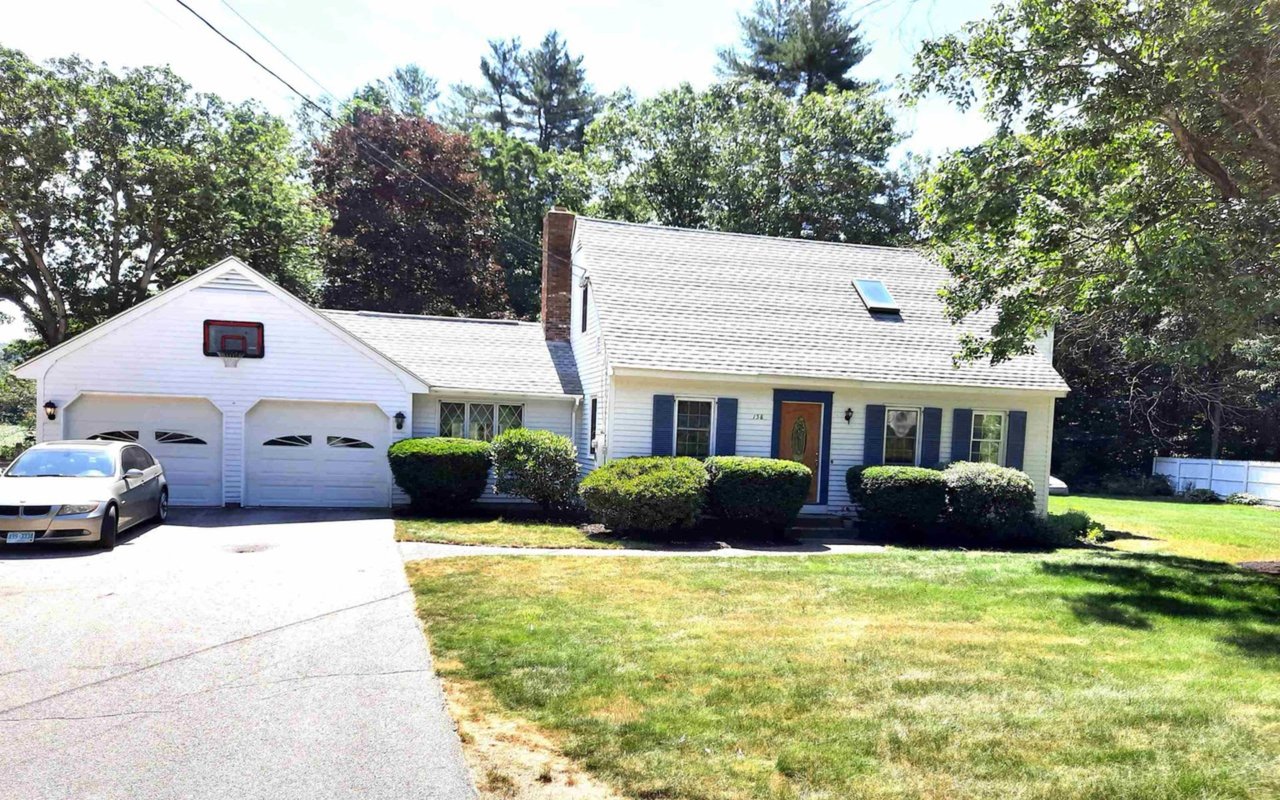158 Amesbury Rd