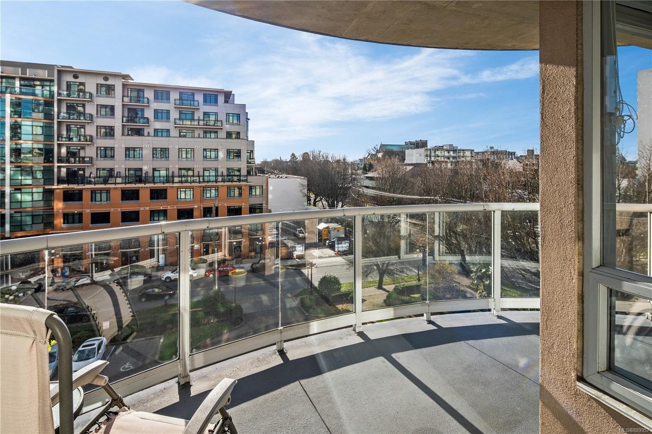 608-1010 View St
