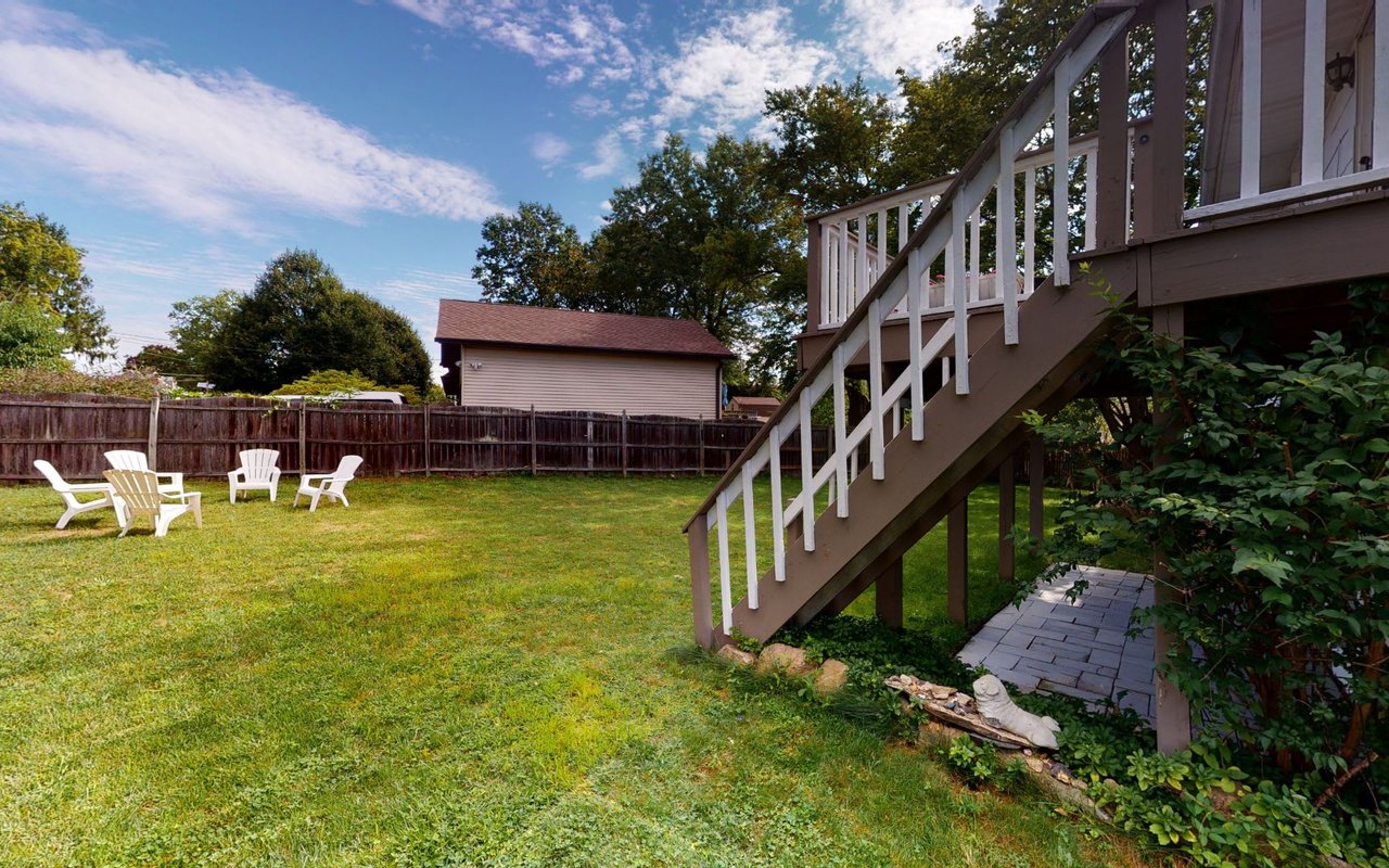 8 LANGMOORE DR