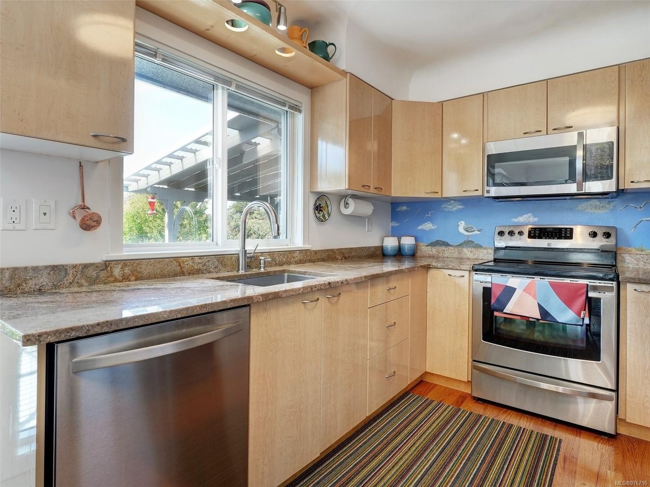 2105 Lorne Terr