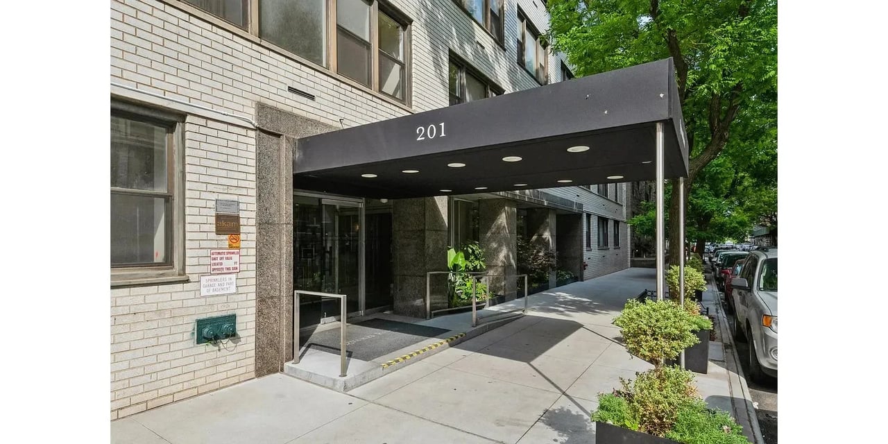 201 E 21st St., #1A