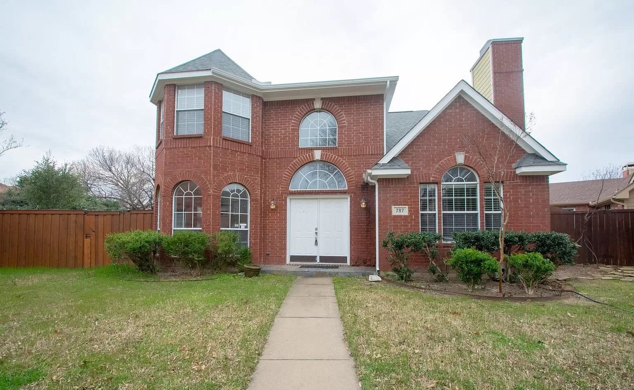 787 Lakeview Dr
