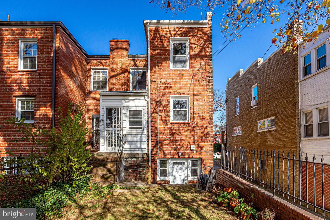 434 Longfellow St NW