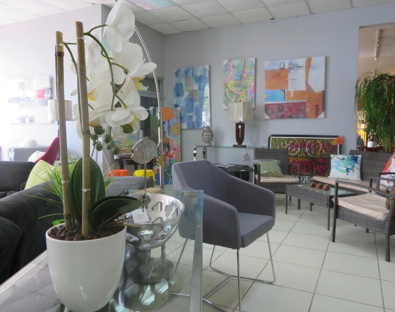 Uvita Profitable Retail Business! So Much More Than a Furniture Store!