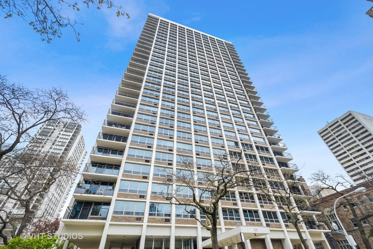 88 W Schiller St, #2607