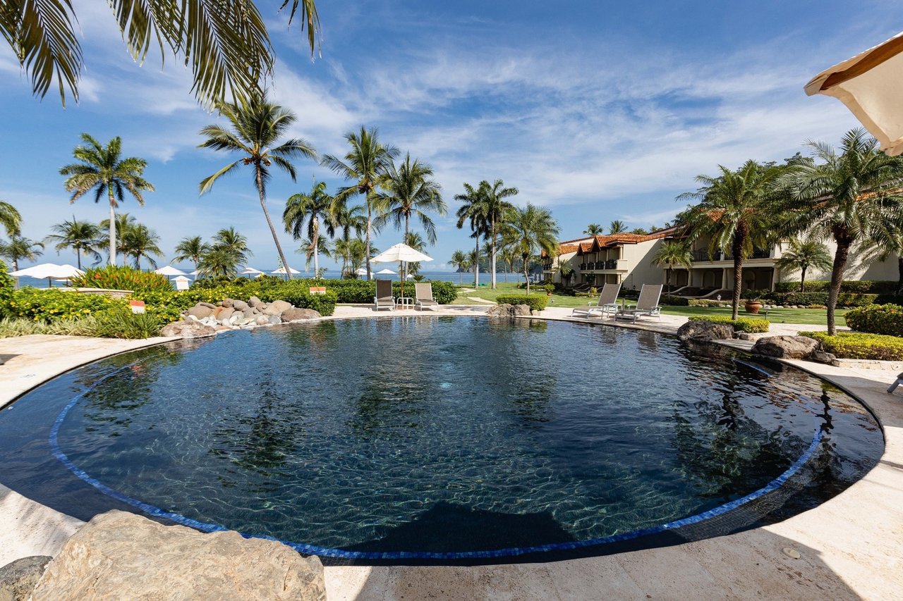 Modern Beachfront Corner Condo, Flamingo, Guanacaste