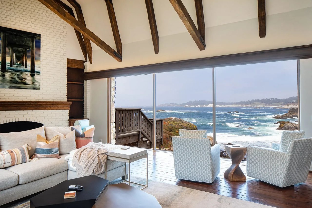 CARMEL HIGHLANDS LUXURY RENTAL - "SHIPROCK"
