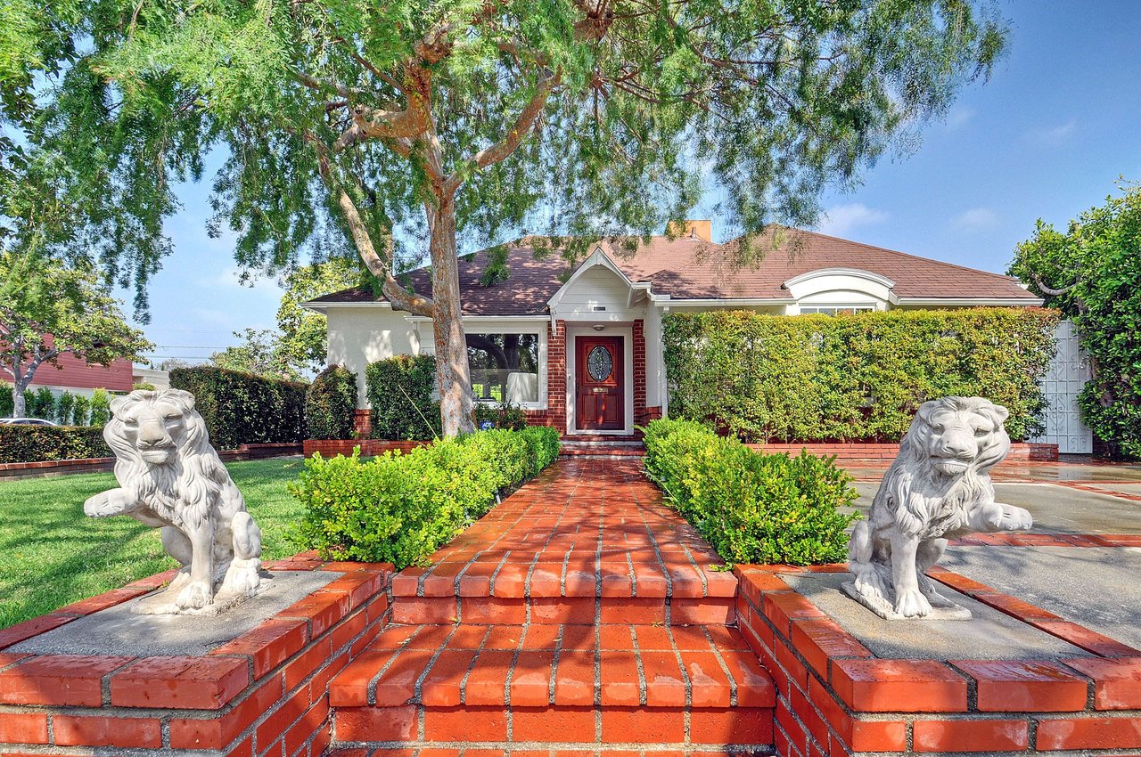 218 N Palm Dr