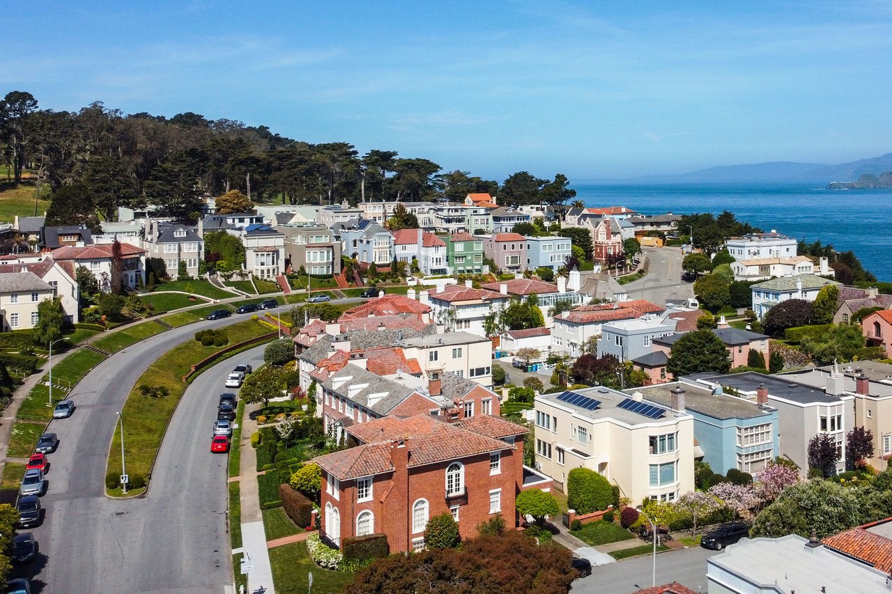 Inviting Sea Cliff Home