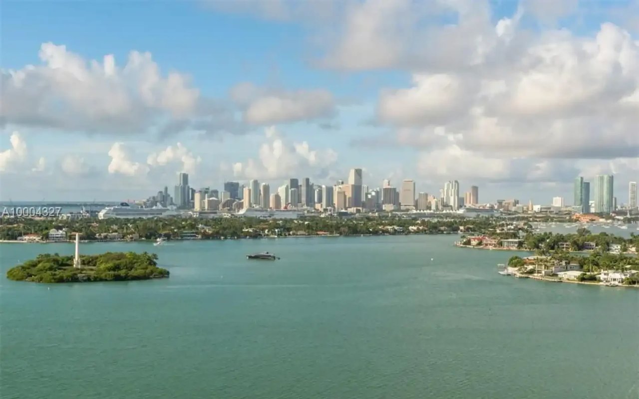 11 Island Ave Ph 3