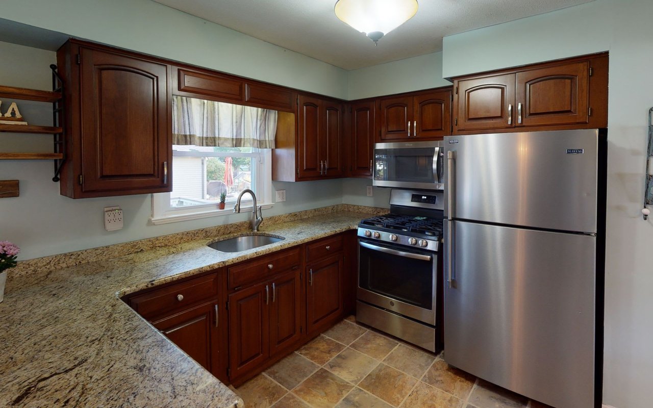 8 LANGMOORE DR
