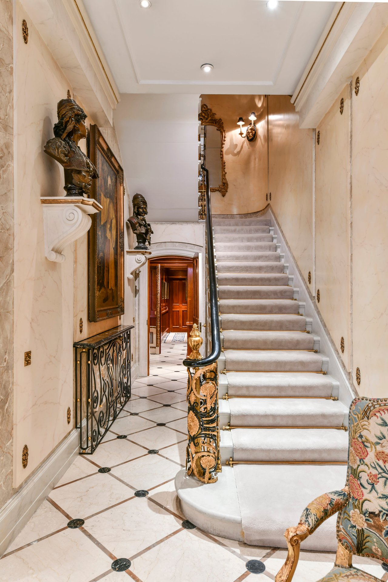 113 Eaton Square