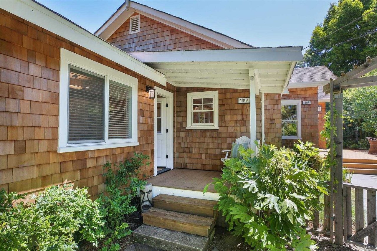104 Oak Knoll Ave
