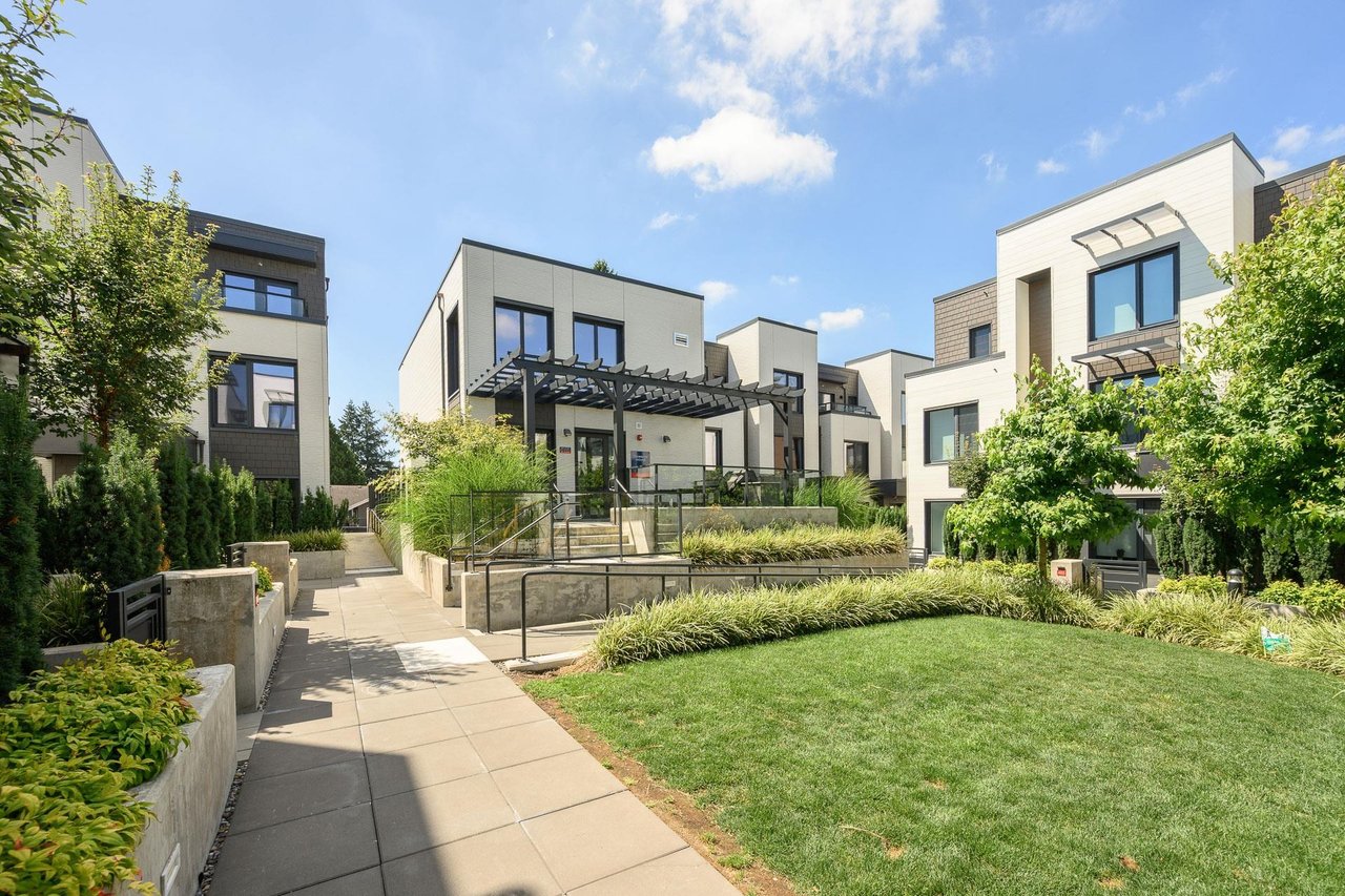 203-606 Foster Ave