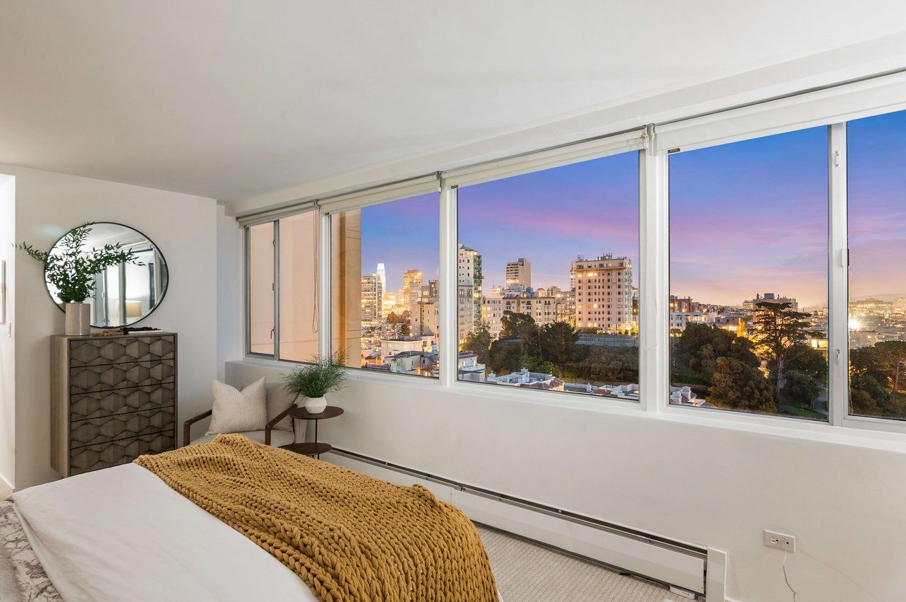 Three Bedroom Apartment With Golden Gate View