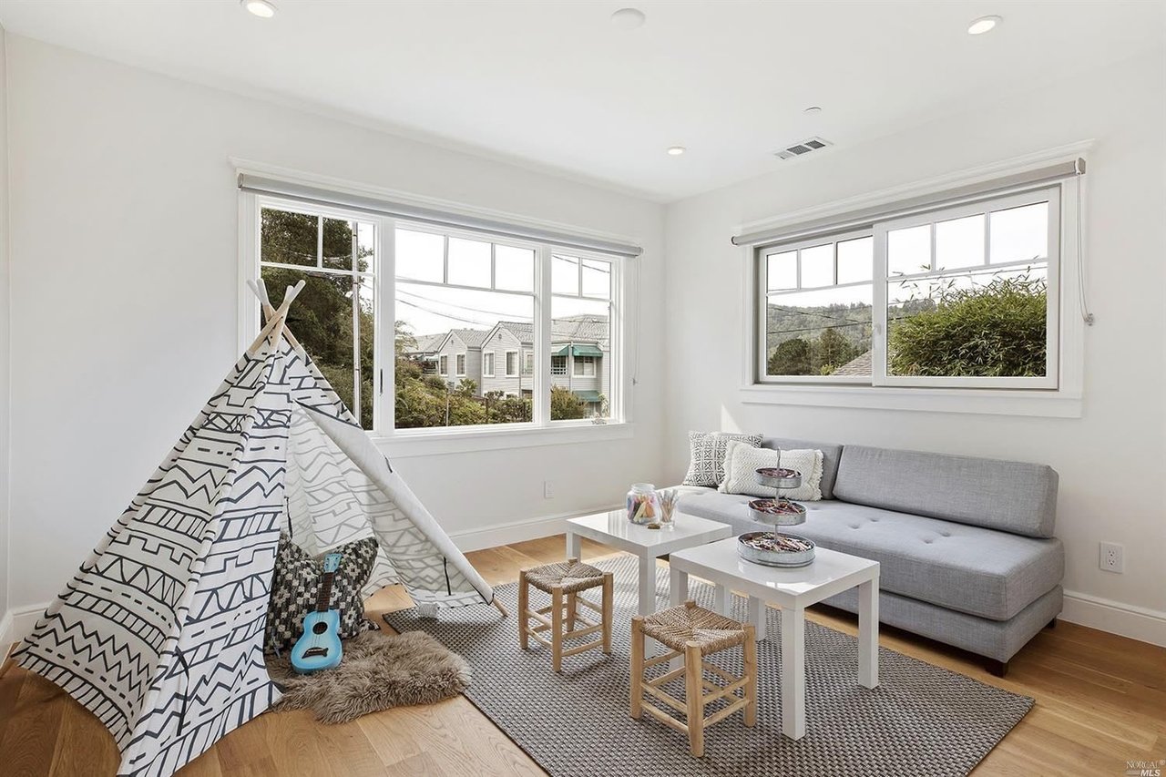 7 Ash Ave
